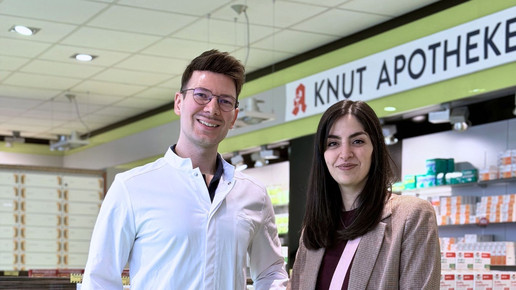 Foto: Apotheker Michael Gäbe und SPD-Abgeordnete Rasha Nasr.