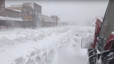 Botendienst mit dem Schneetraktor