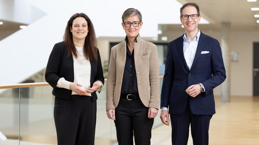 Daniela Kahlert, Geschäftsführerin der Roche Diagnostics Deutschland GmbH, Dr. Claudia Fleischer, Geschäftsführerin der Roche Diagnostics GmbH und Dr. Daniel Steiners, Vorstand der Roche Pharma AG