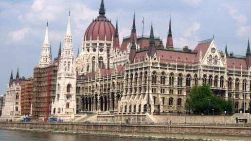 ungarn parlament paula funnell