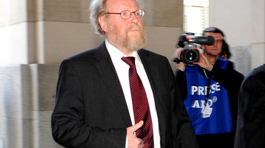 Rentschler schenkt Thierse Zeitungsabo