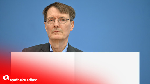 Eskalation: Singende Protestkarte an Lauterbach