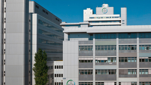 Klimaaktivisten beschmieren Bayer-Gebäude