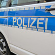 Ein Polizeibus ganz nah. Mehr dazu im Artikel.