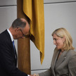 Friedrich Merz und Nina Warken (beide CDU) im Bundestag. 