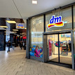 Eingang einer dm-Filiale in München