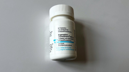 Foto: Eine Dose Bupropion Neurax 150mg.