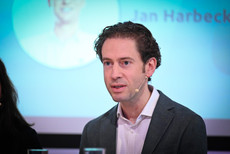 Dr. Jan-Niklas Francke auf der Bühne