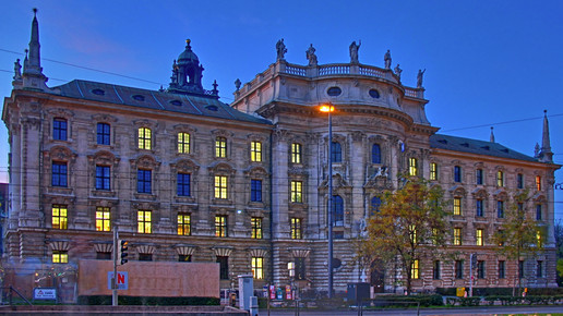 Muenchner Justizpalast-Richard-Huber-wiki-CC BY-SA 3 0