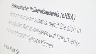 Foto: Schriftzug zum eHBA auf der DMEA 2024
