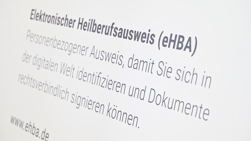 Foto: Schriftzug zum eHBA auf der DMEA 2024