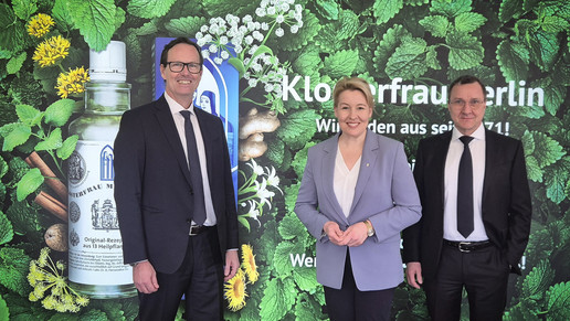 Franziska Giffey mit Dr. Stefan Koch und Dr. Marcel Oster