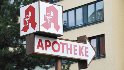 Symbolbild: Schild Apotheke 
