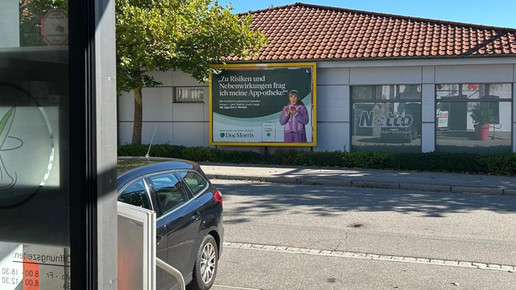 Deutschlandweite Kampagne: DocMorris-Plakate vor Apotheken