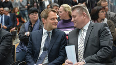 Gesang für Bahr, Glückwünsche für Gröhe