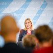 Nina Warken vor Publikum