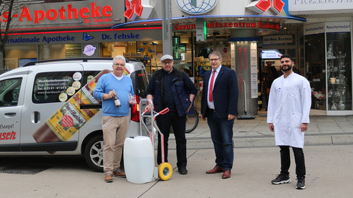 Hagen: Brennerei schenkt Apotheke Alkohol