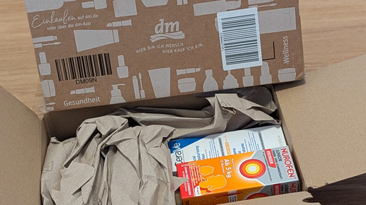 Arzneimittel im Paket von dm.