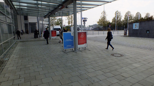 eingang expo maennergrippe4 aa