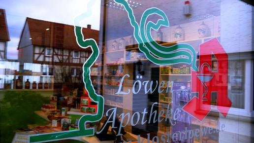 loewen-apo aussen1 kloster-apo