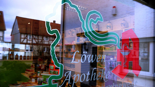 loewen-apo aussen1 kloster-apo