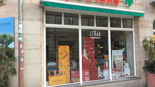 weihnachtsdeko Hirsch Apotheke Fuerth2 aa