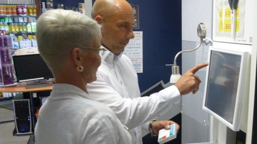 Lutz Geilenkirchen mit Apothekerin Claudia Offergeld pharmaprivat