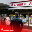 Geheimer 6. Punkt: Hamsterpolizei vor Apotheken