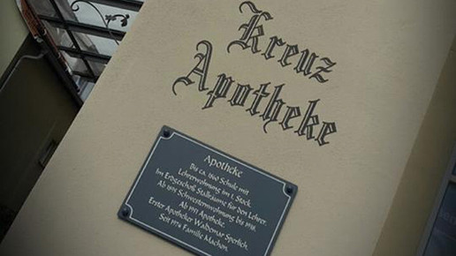 kreuz apo schild kirchplatz kreuz-apo