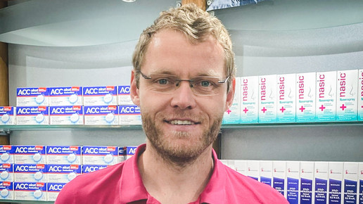 Apotheker Jörn Graé lächelt. Mehr dazu im Artikel.