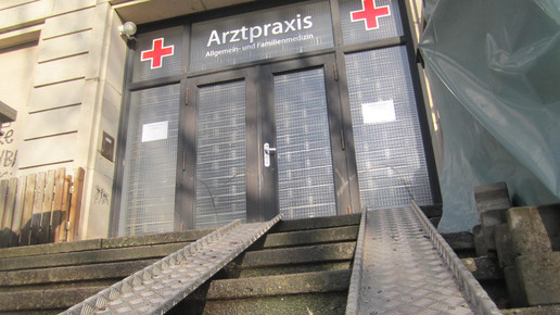 Arztpraxen nicht barrierefrei: Petition fordert mehr Infos