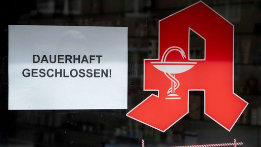Ein Schild, das über die Schließung einer Apotheke informiert.