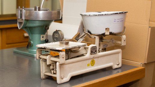 Adler-Apotheke Erlangen Apothekenwaage Marie-Theres Graf 