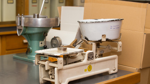 Adler-Apotheke Erlangen Apothekenwaage Marie-Theres Graf 