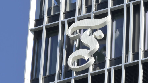 Logo der FAZ am Verlagsgebäude