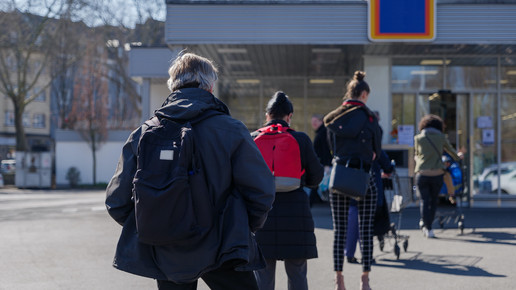 Edeka kritisiert Corona-Auflagen: Discounter bevorzugt