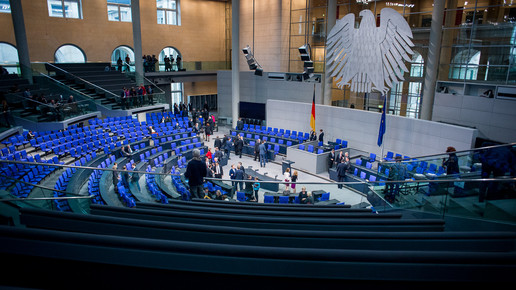 Abgeordnete müssen auf Geld warten