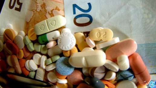 Geld und Tabletten