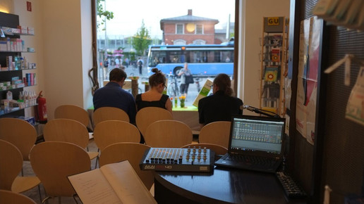 viola oper bahnhofapo muenchen 06 Urs Schoenebaum