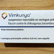Foto: Eine Umverpackung des Impfstoffs Vimkunya mit französischer Aufschrift