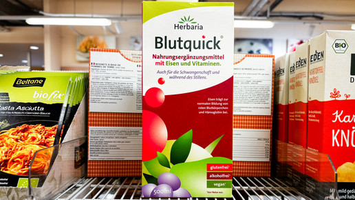 Flasche Herbaria Blutquick im Regal