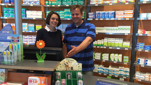 Dorothee Bierbaum mit Apotheker Lars Peter Wall pharmaprivat