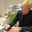Oliver Kahn besucht Apotheke