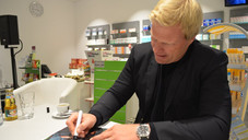 Oliver Kahn besucht Apotheke