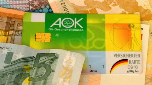 AOK-Karte und Geld