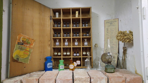 Alte Gefaesse 2 Alte Loewen-Apotheke