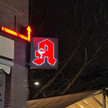 Apothekeneinbrecher entwischt mit 29 Euro Symbolbild: Apotheke in der Nacht.