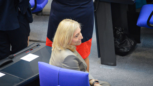 Foto: Nina Warken im Bundestag 