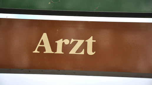 arzt schild aa