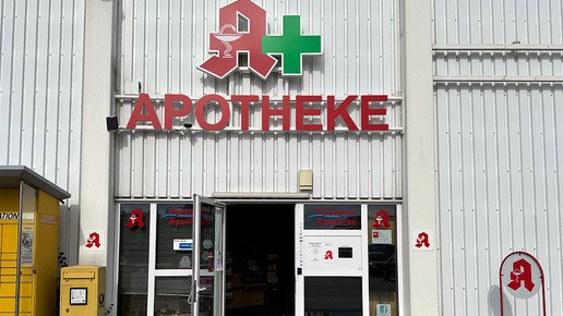 Die Pazzawa-Apotheke von außen.